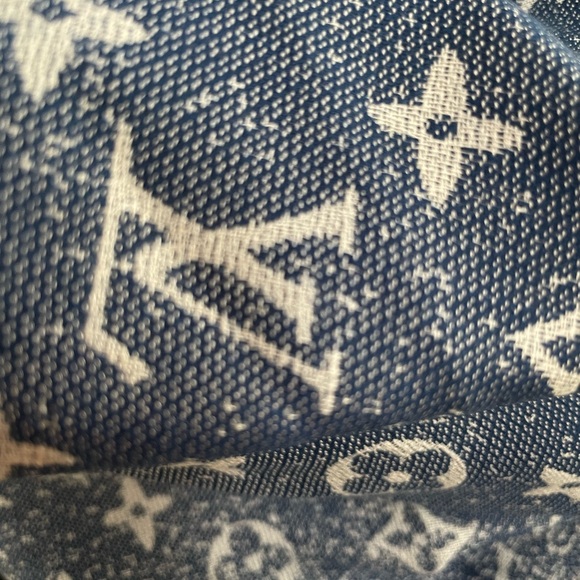LV monogram denim shawl / scarf - Picture 6 of 6